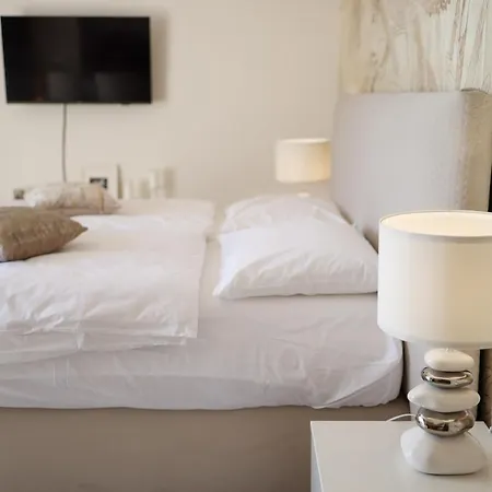 Mona Lisa's View In Old Town * 扎达尔