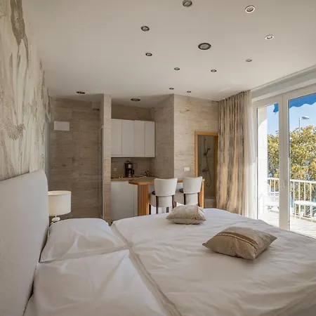 Mona Lisa's View In Old Town 公寓