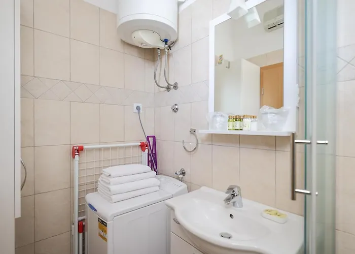 Mona Lisa's View In Old Town 扎达尔