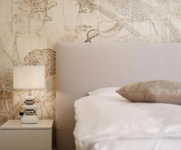 Mona Lisa's View In Old Town 公寓 *