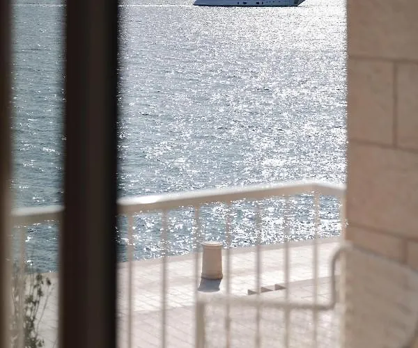 Mona Lisa's View In Old Town Apartament