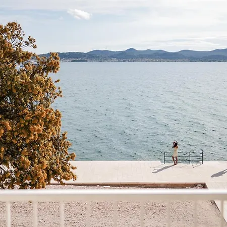 Mona Lisa's View In Old Town Apartman