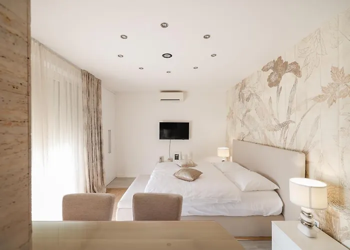 Mona Lisa's View In Old Town アパート